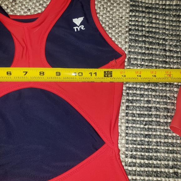 TYR TYReco Solid Maxfit Swimsuit with Cap Red - Picture 4 of 11